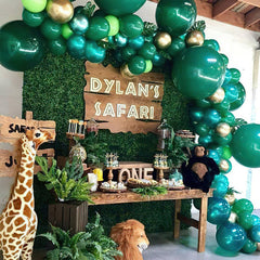 PartyWoo emerald arch kit demonstrates a jungle-inspired setup.