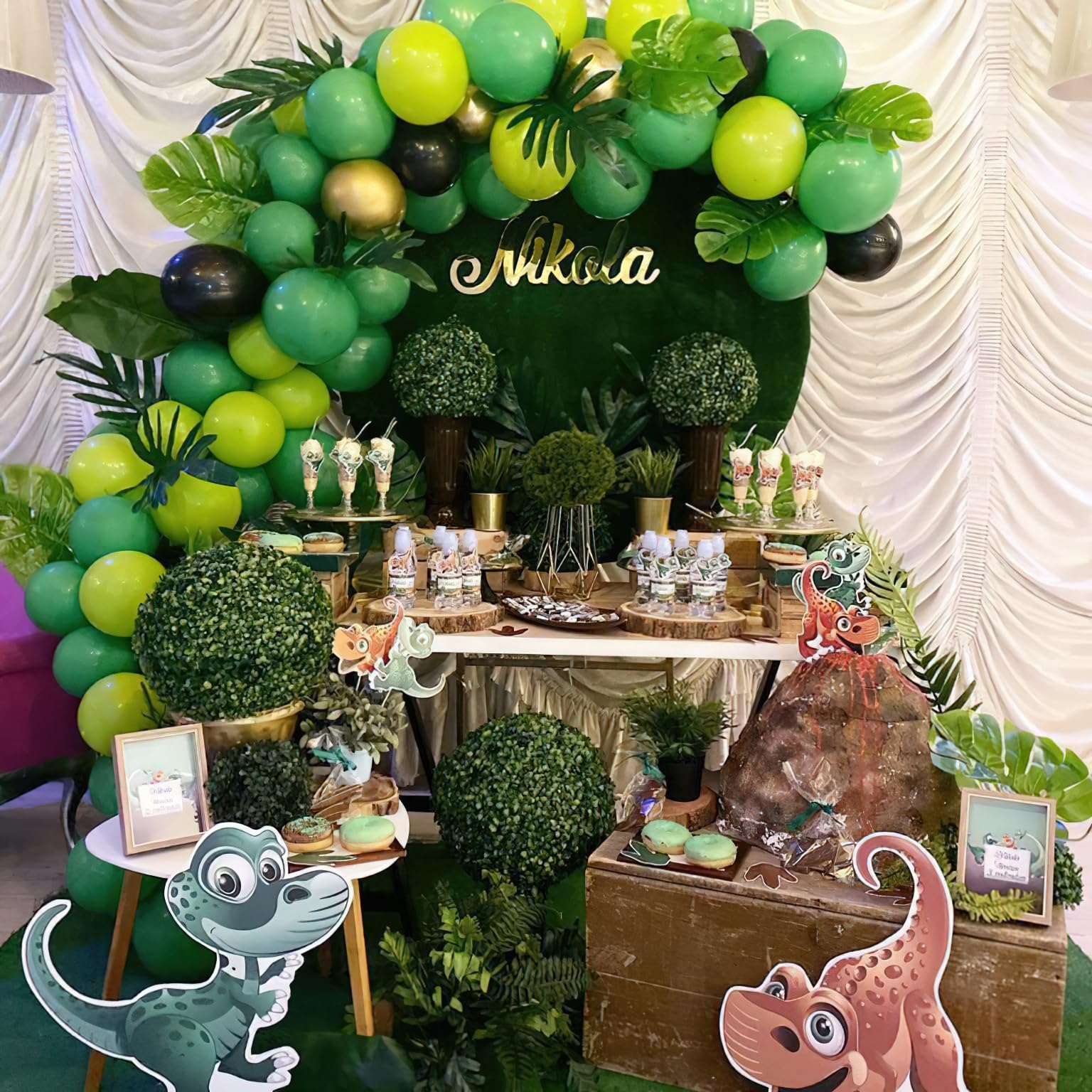 PartyWoo green birthday decor balloons suitable for baby showers.