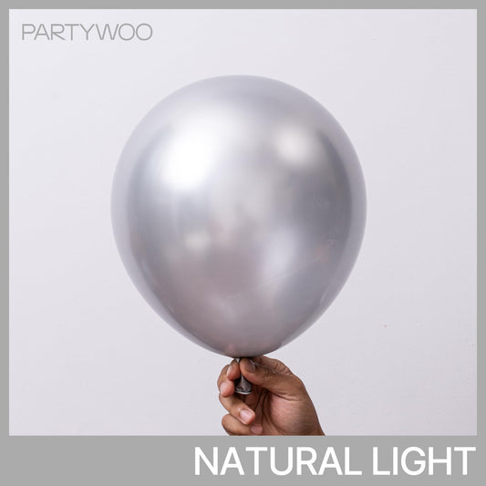 PartyWoo 18-inch silver balloons ideal for garlands and centerpieces.