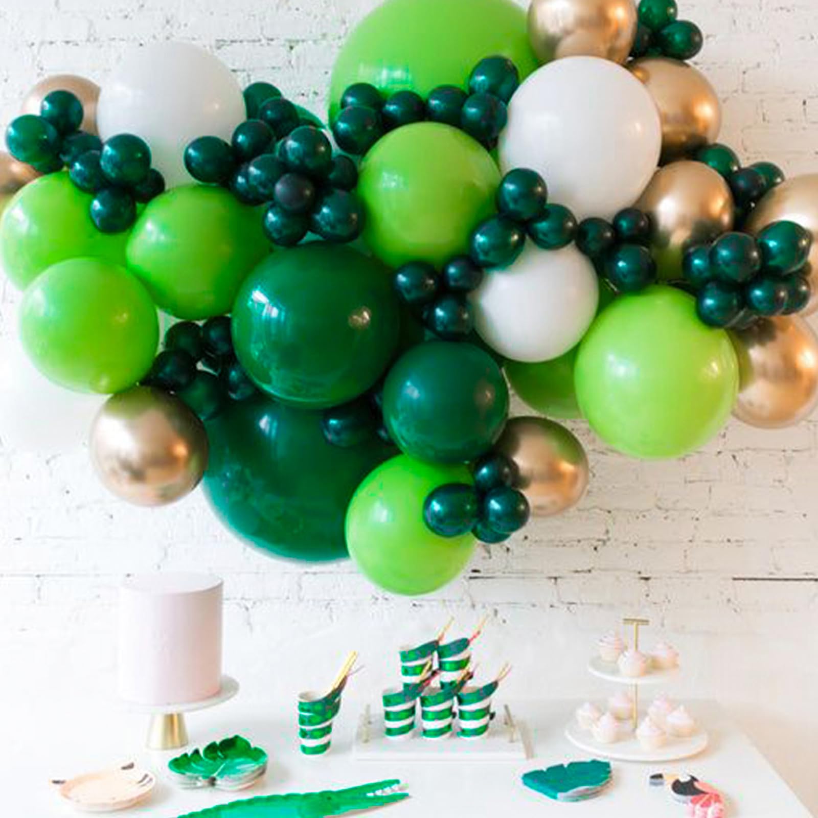 PartyWoo thick latex dark green balloons closeup