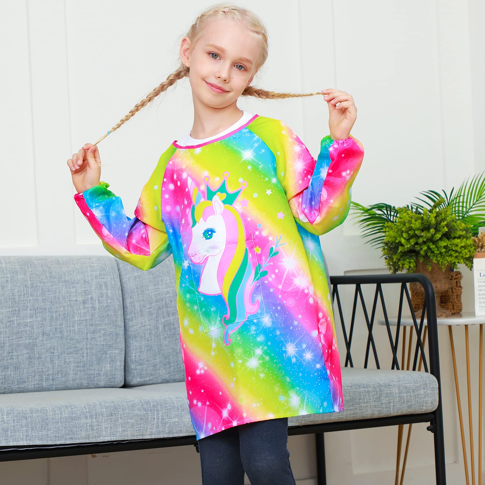 PASHOP long-sleeve smock with elastic cuffs guards sleeves during crafts