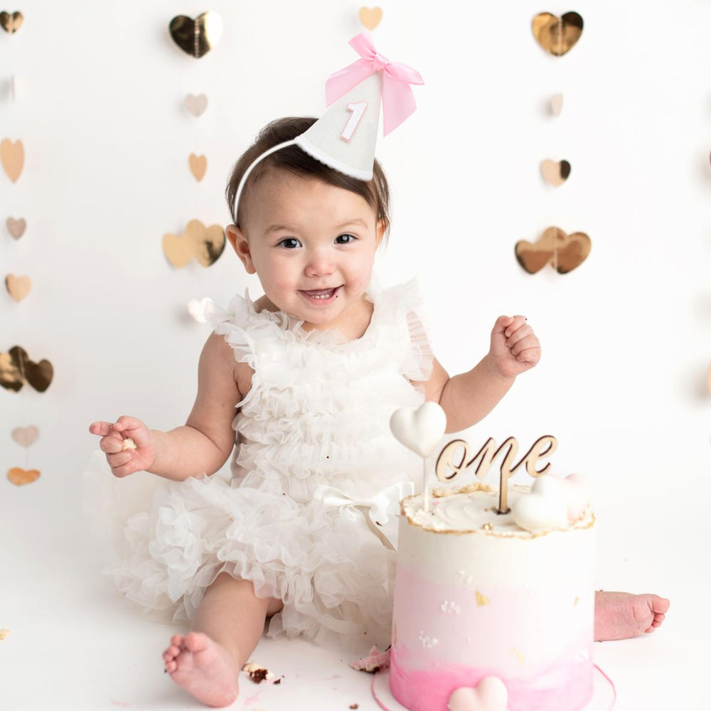 PATRDIO pink-bow-white-base-detail with cute bow