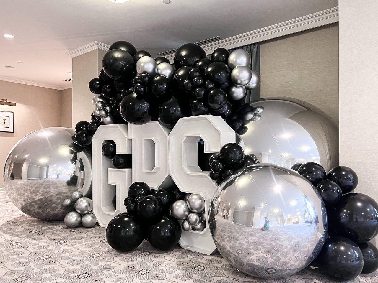PATYDECRO black-silver balloons backdrop idea for graduation, wedding, or birthday celebrations