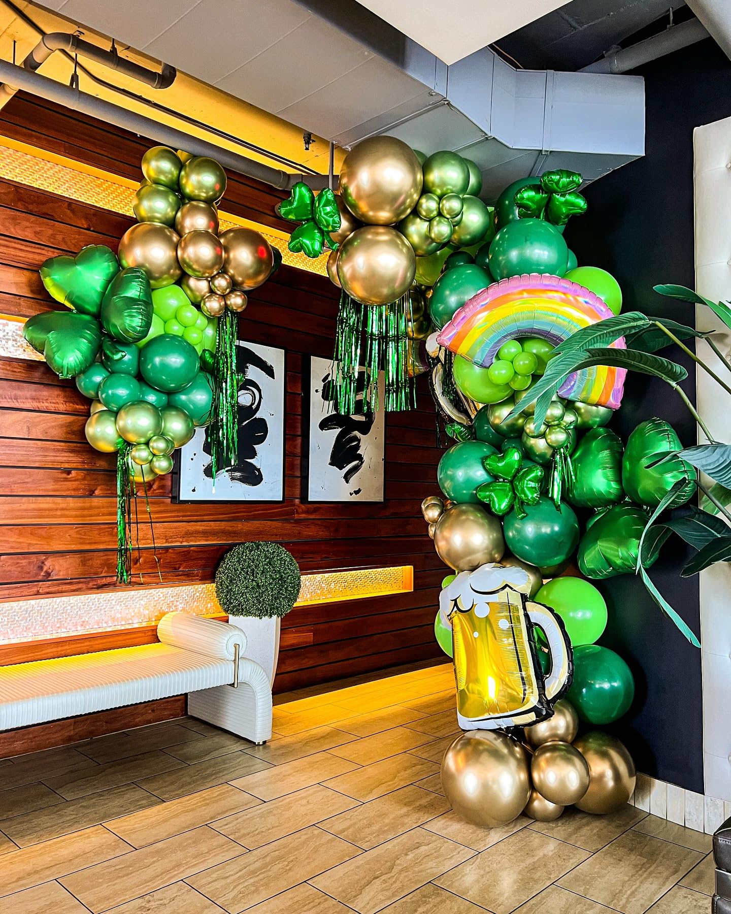 PATYDECRO balloons with 33-foot ribbon for easy display
