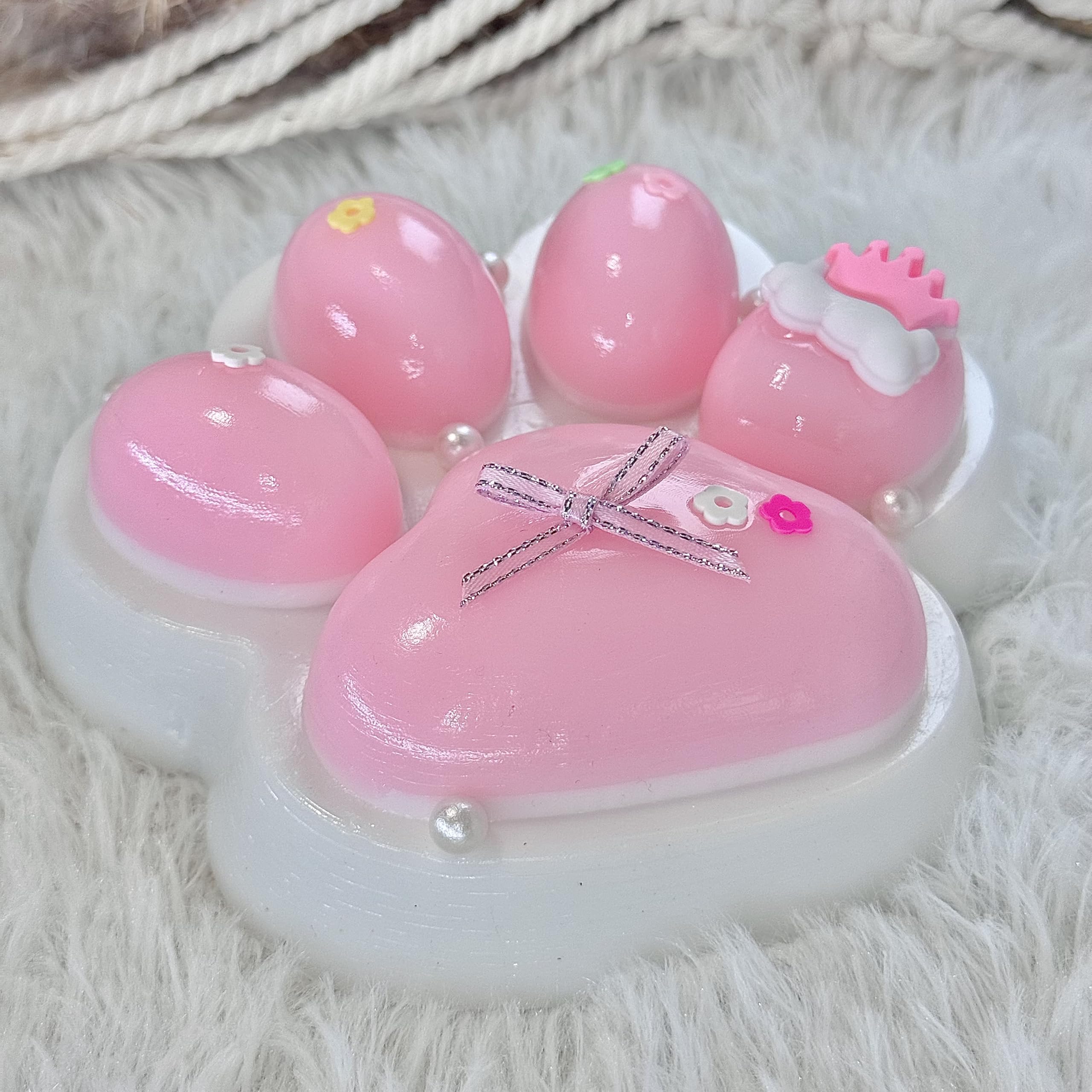 Decorative accents on Pawfect Tail Big Taba Squishy Paw for kawaii decor