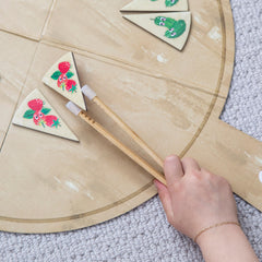 Peaceable Kingdom rules booklet provides clear guidance for independent play.