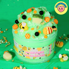 Bee charm detail in Peachybbies Honeydew Boba Slush Slime