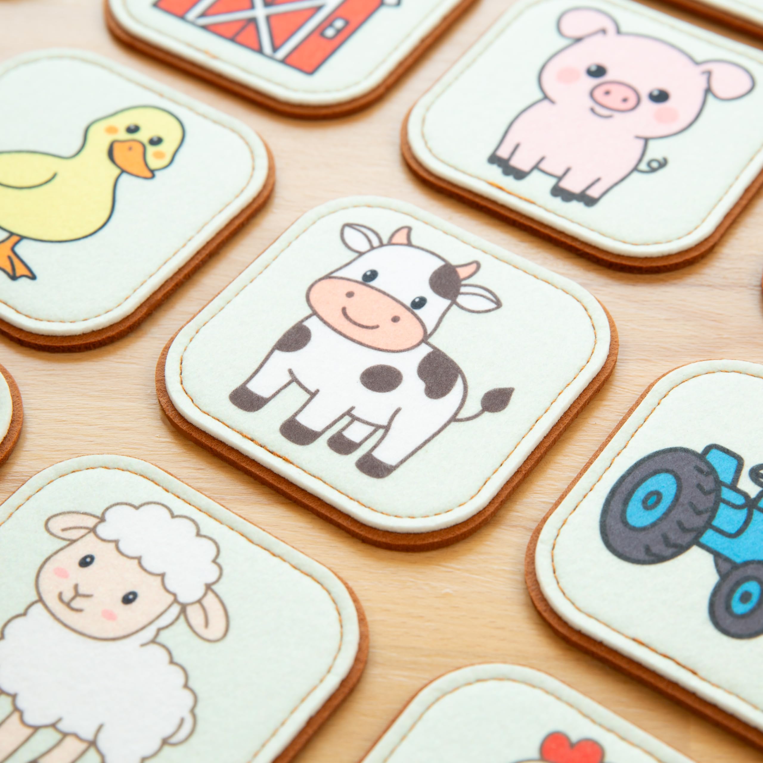 Peapod Play horse card supports color recognition during play.