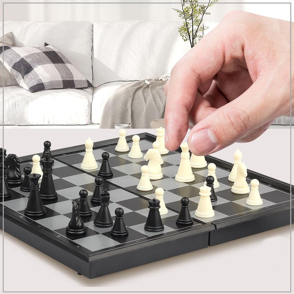 Pedolini on-the-go chess use during commute or trip