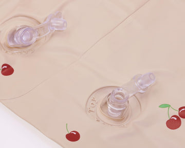 Arm floats measure 17×18×12 cm when inflated, supporting up to 80 kg.
