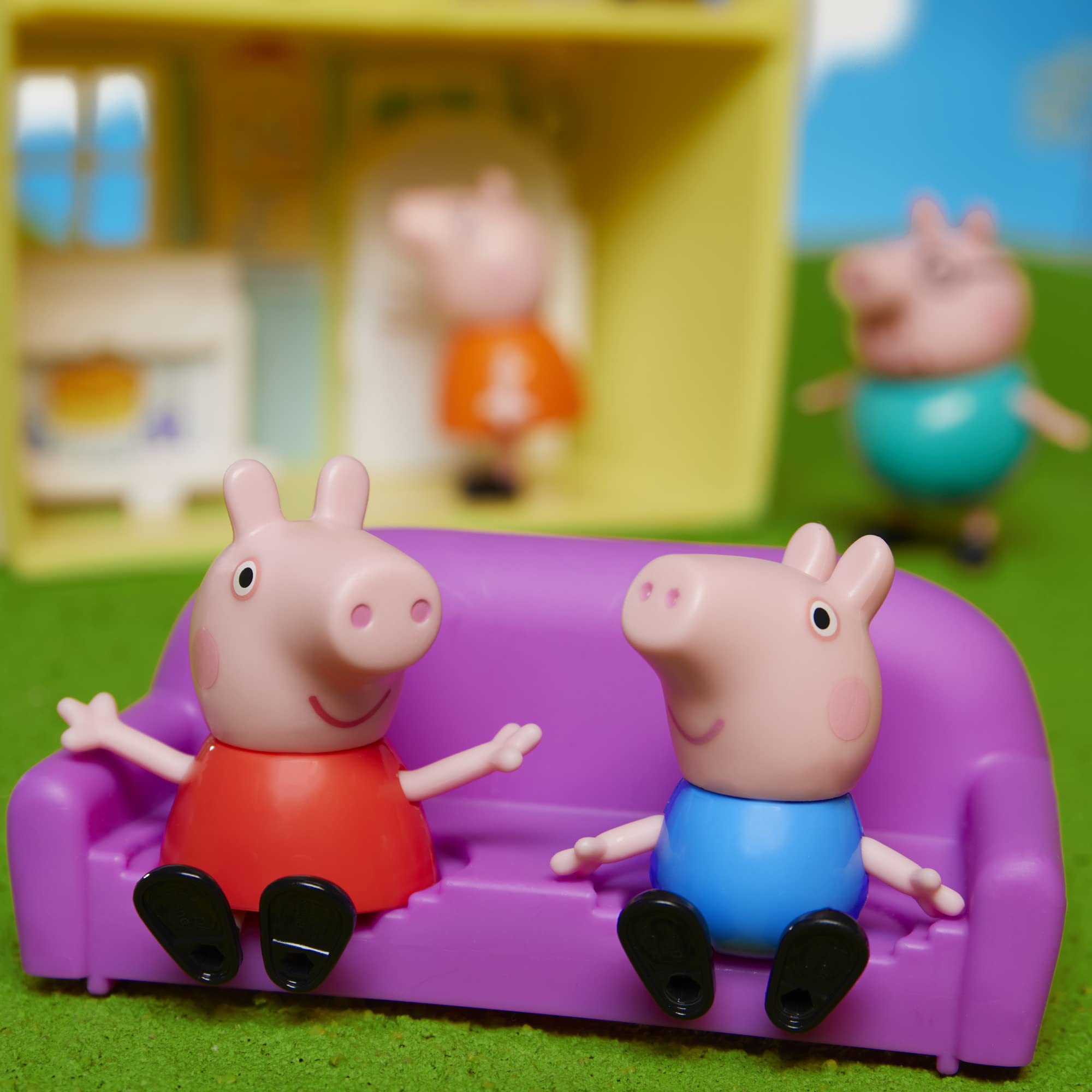 Peppa Pig family home combo red car with sounds – show-inspired interaction