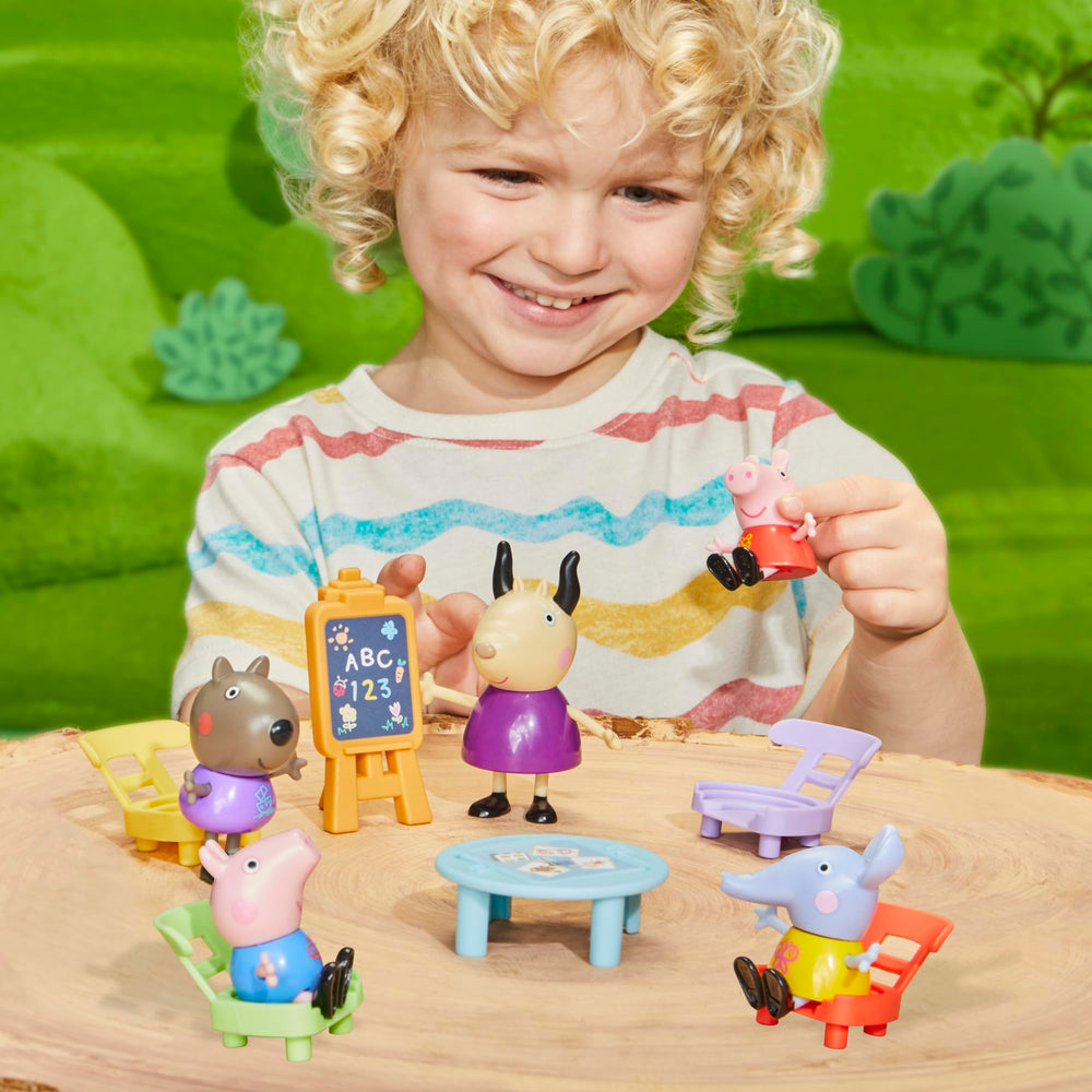 Peppa Pig Pep Peppas Playgroup Classroom Table set for arts and snacks.