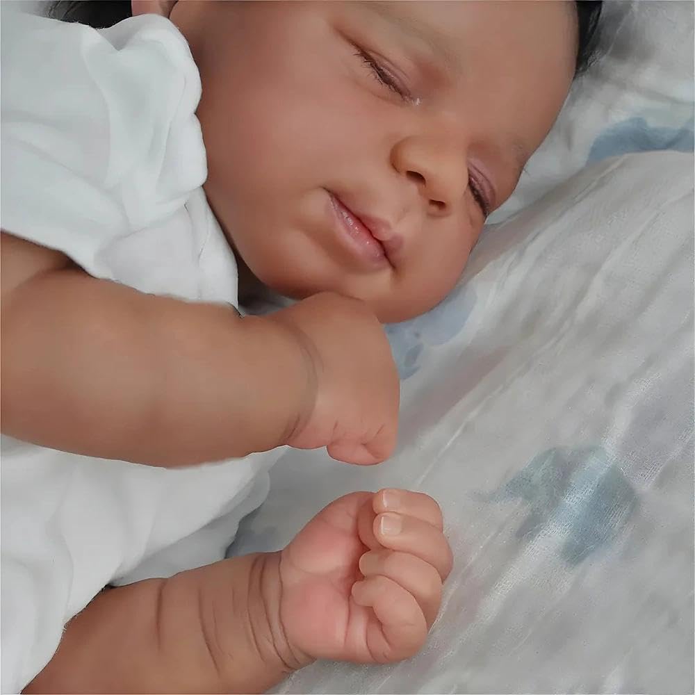 Pinky Reborn birth certificate and packaging bundle enhances gifting experience.