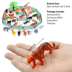 PINOWU giraffe figurine highlights tall savanna presence in play scenes.