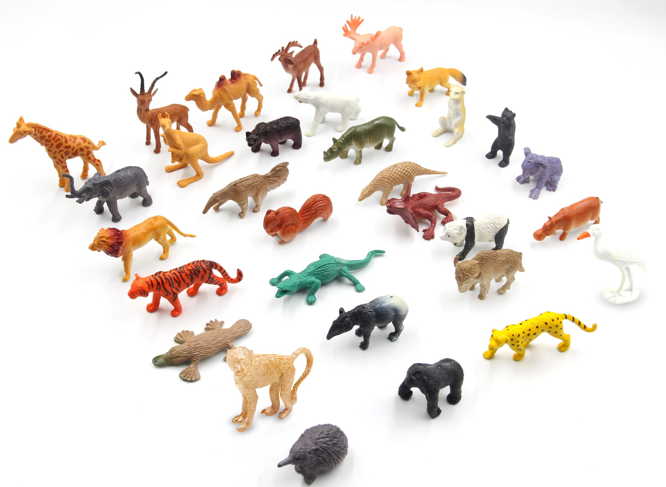 PINOWU hippo figurine supports riverbank play and scenario creation.