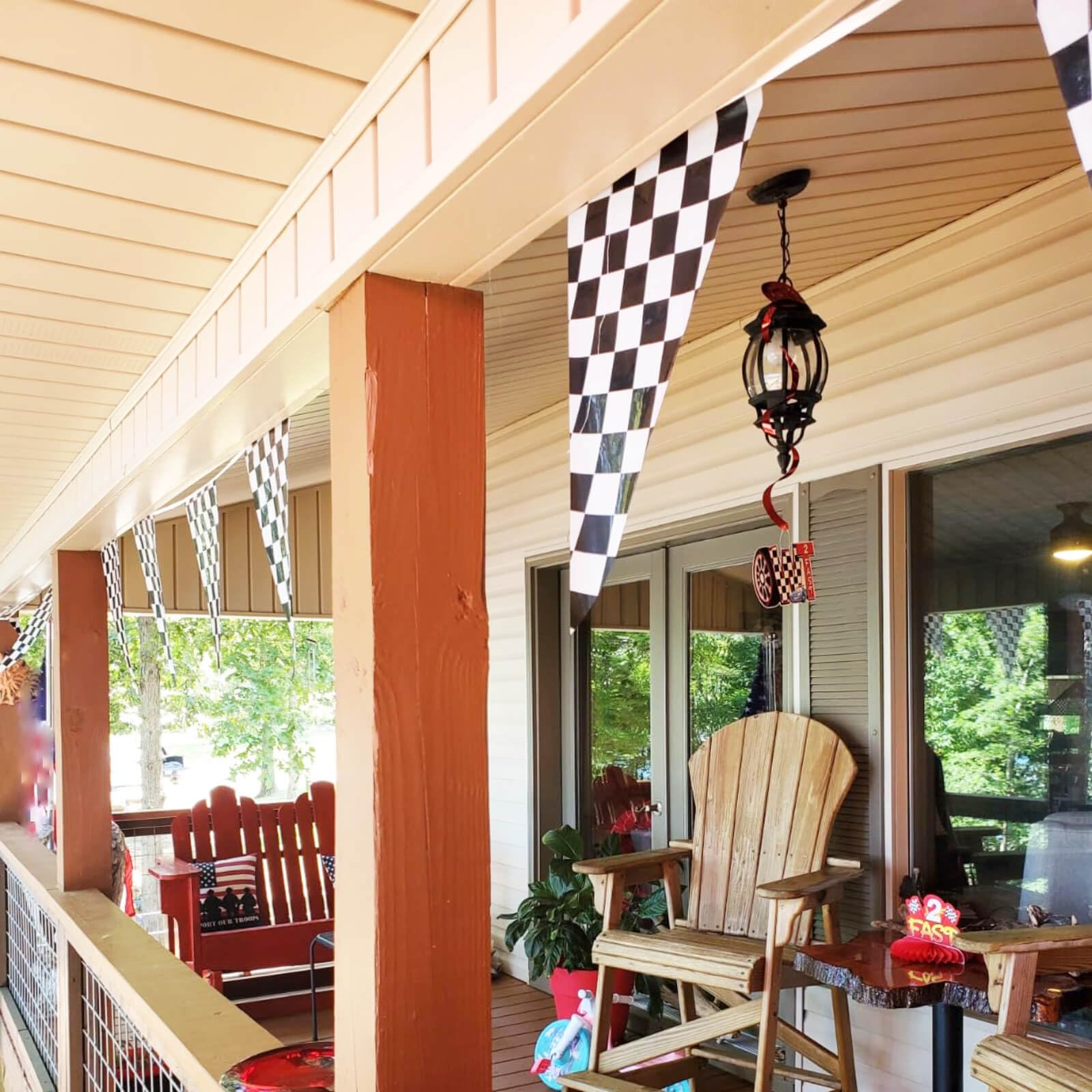 Piokio checkered banner close-up showing sewn-in pennants