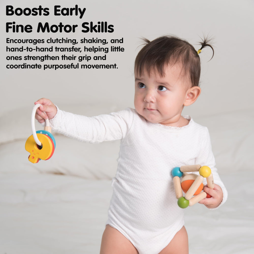 PlanToys baby hands grip promotes early dexterity and secure holding.