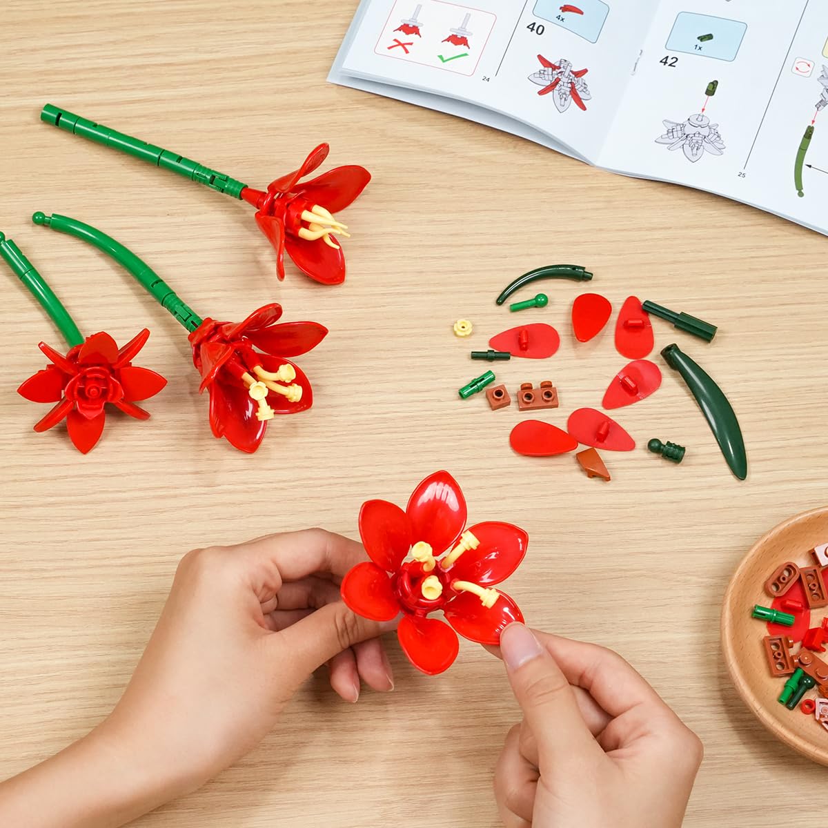 PLAXSOON Amaryllis Bonsai pieces assembly demonstrates interlocking bricks