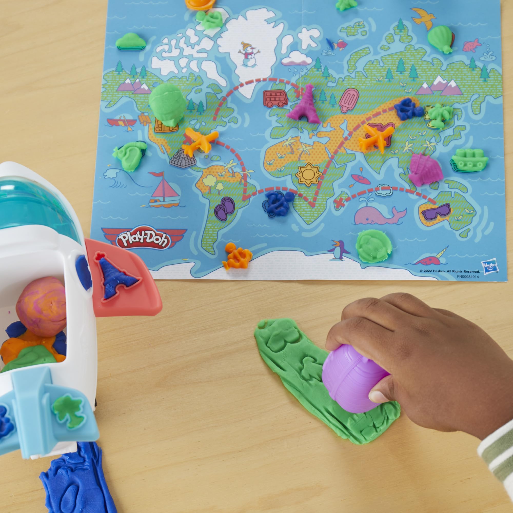 Play-Doh Airplane Explorer Set globe roller images for stamping country shapes.