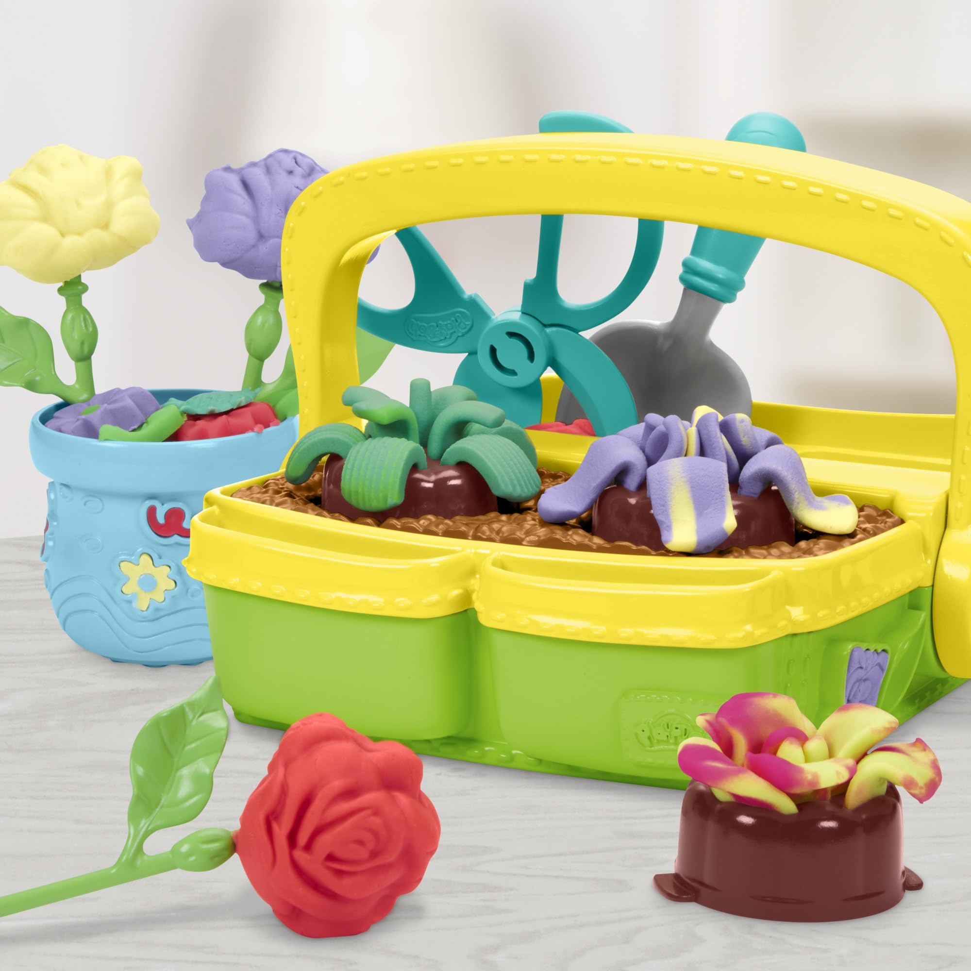 Play-Doh Blooming Flowers instruction cards guide easy studio-style projects.