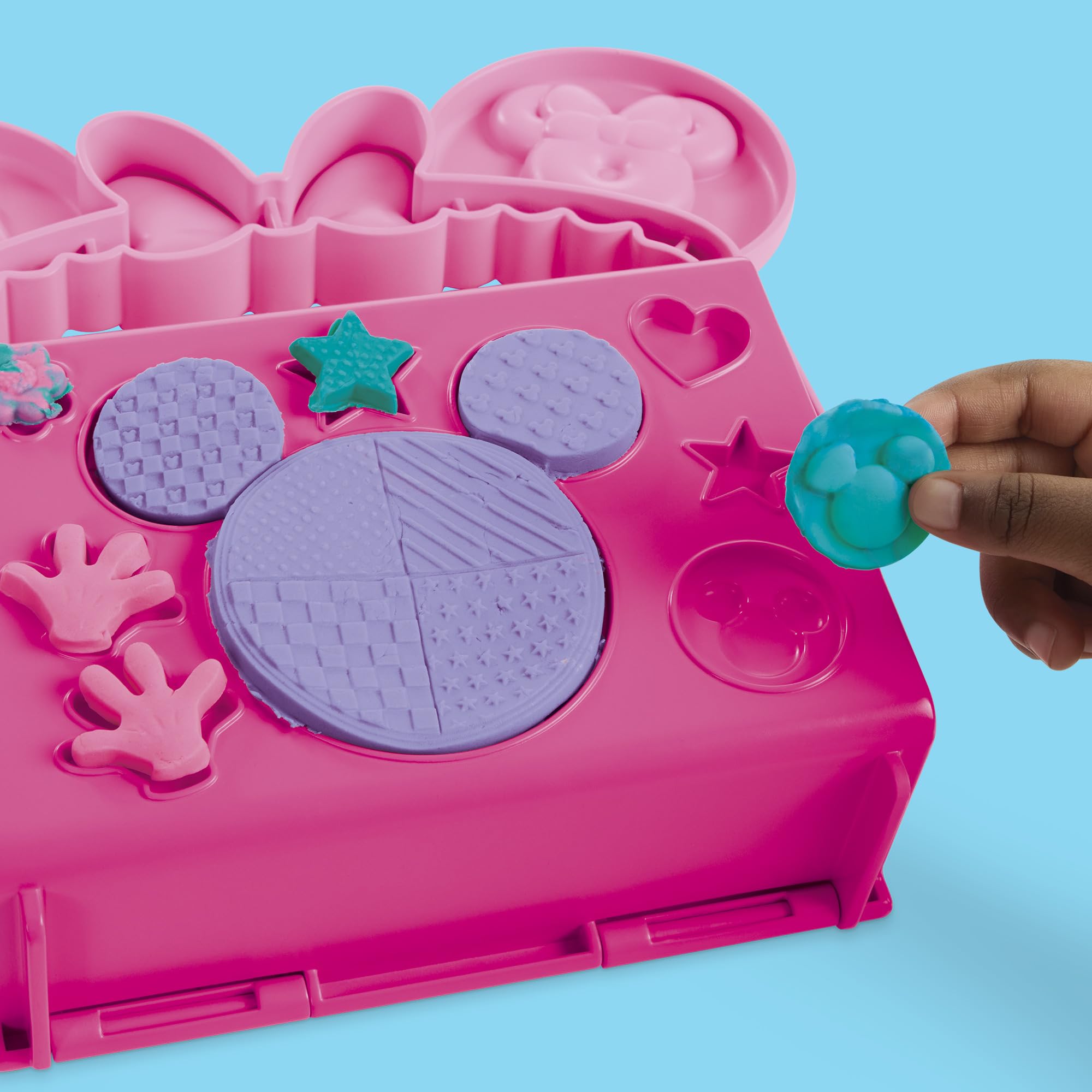Play-Doh bow-treats pretend-cakes with bright colors