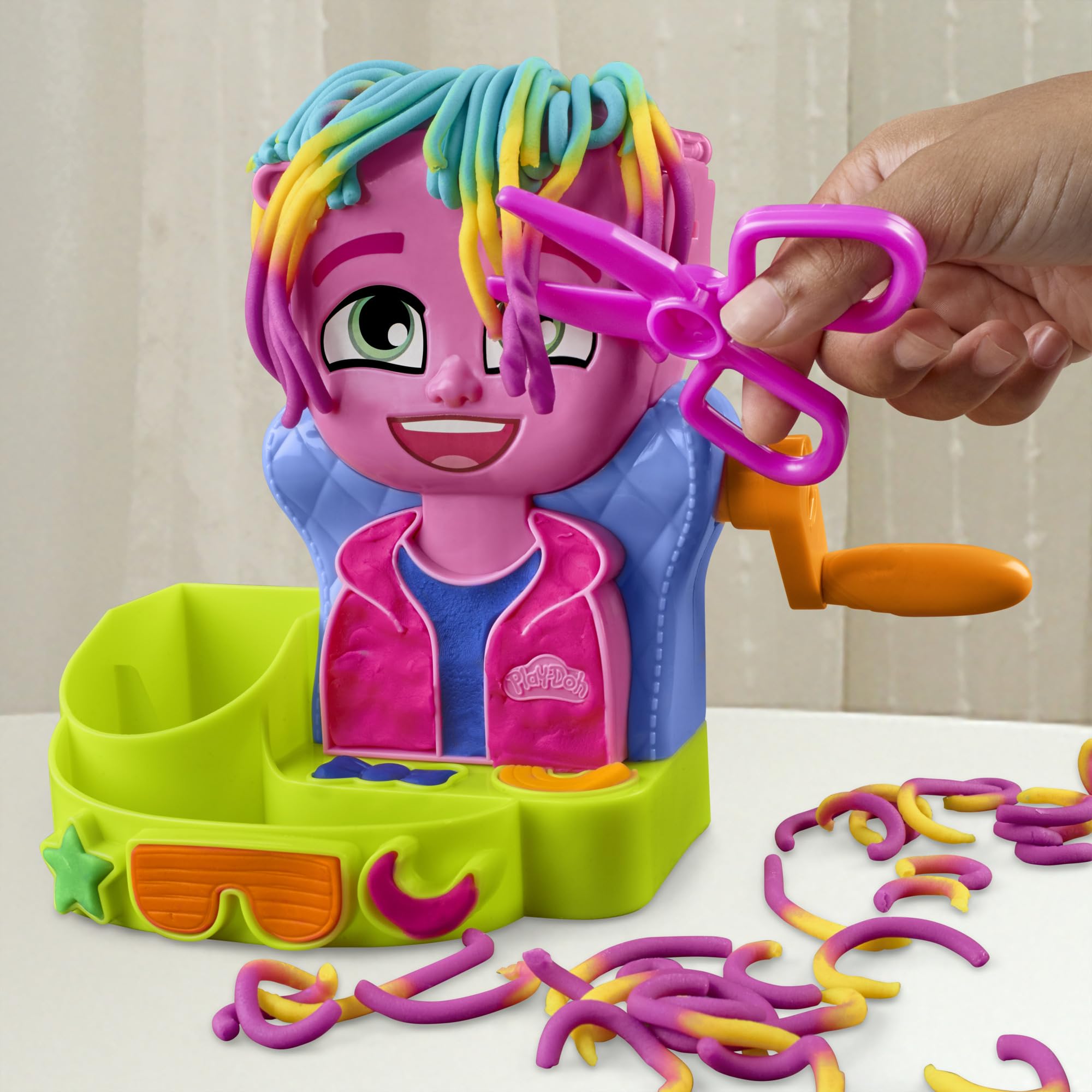 Play-Doh bun mold helps craft buns.