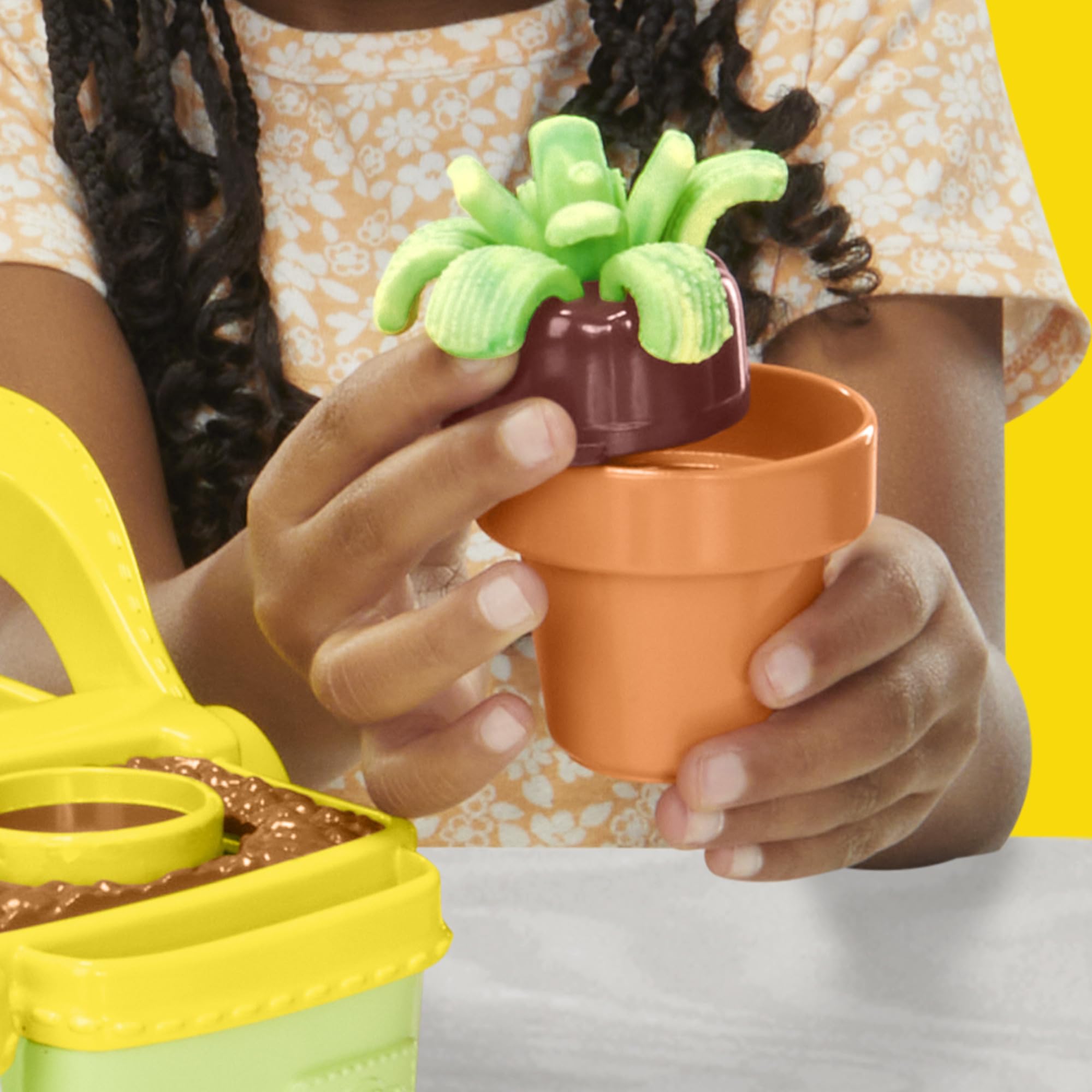 Play-Doh Blooming Flowers pucks and book-mold create varied blossoms.