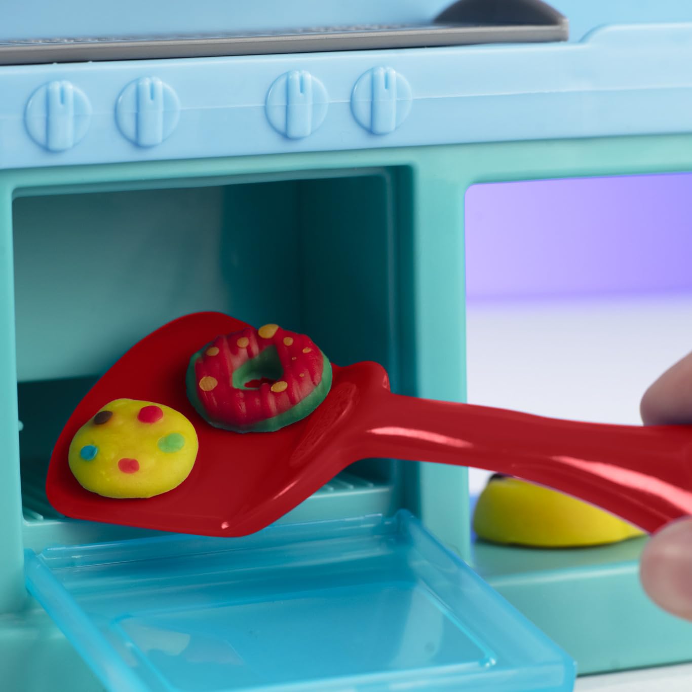 Play-Doh Kitchen Creations Busy Chef's Restaurant playset half-molds for toppings and sides