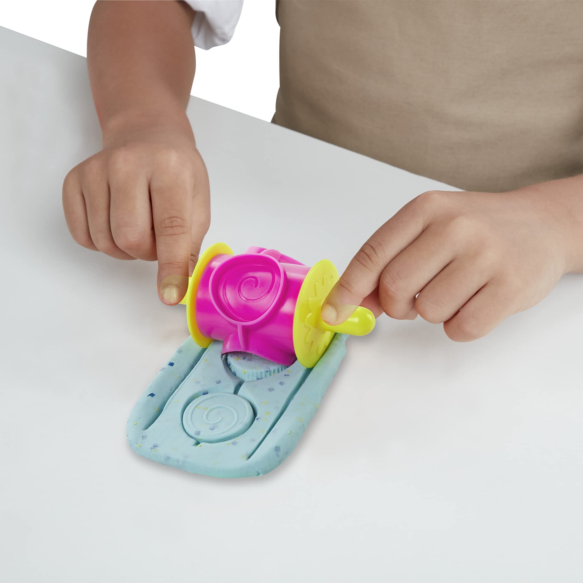 Play-Doh Kitchen Creations rolling stamper adds texture and color