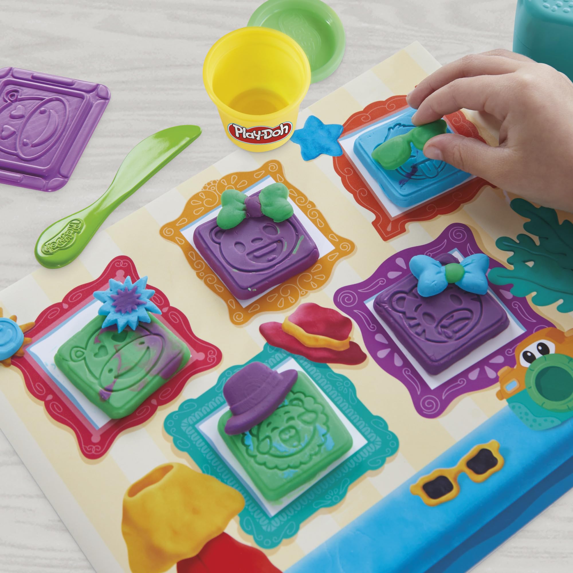 Play-Doh Photo Fun knife tool designed for little hands