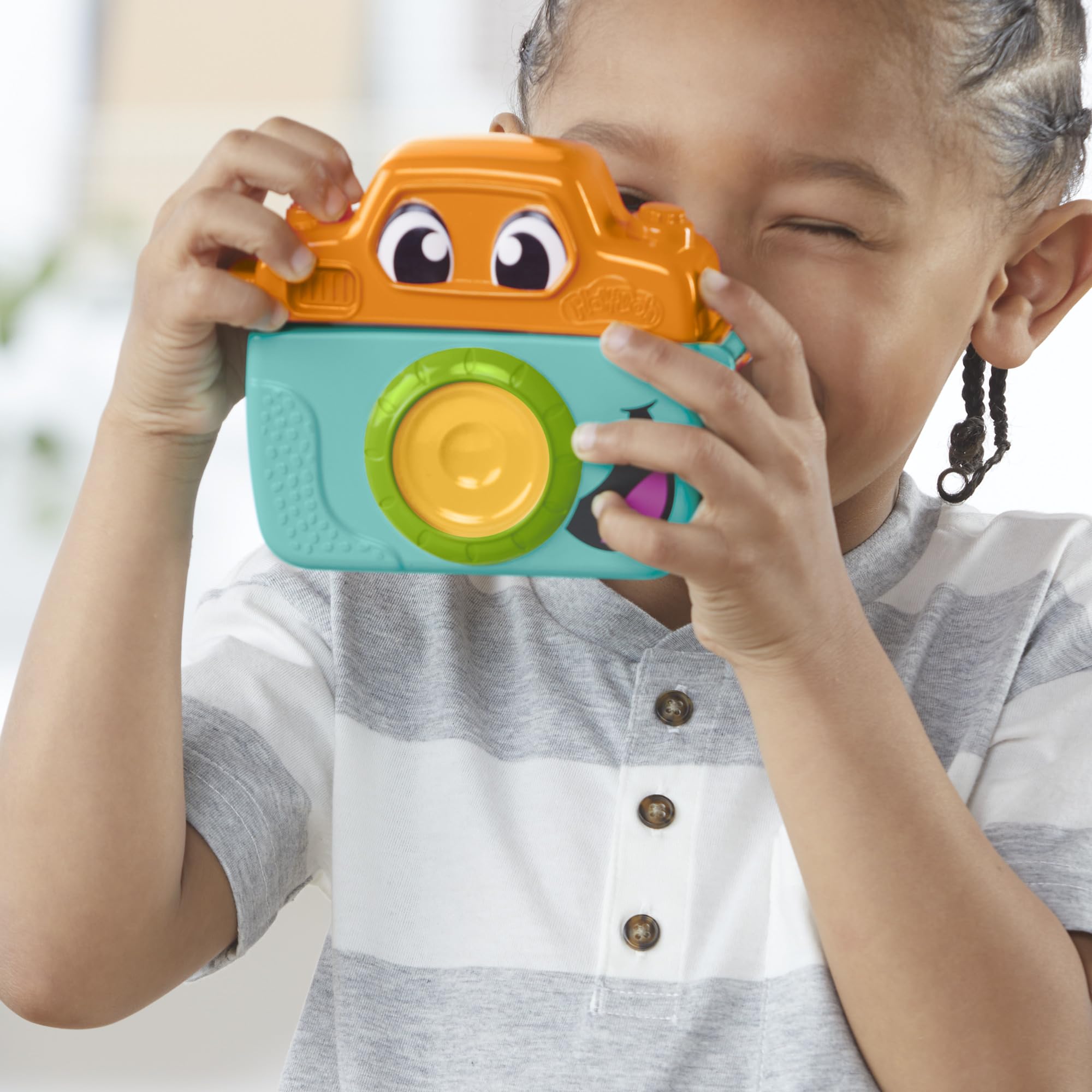 Play-Doh Photo Fun roller tool demonstrated for simple shaping