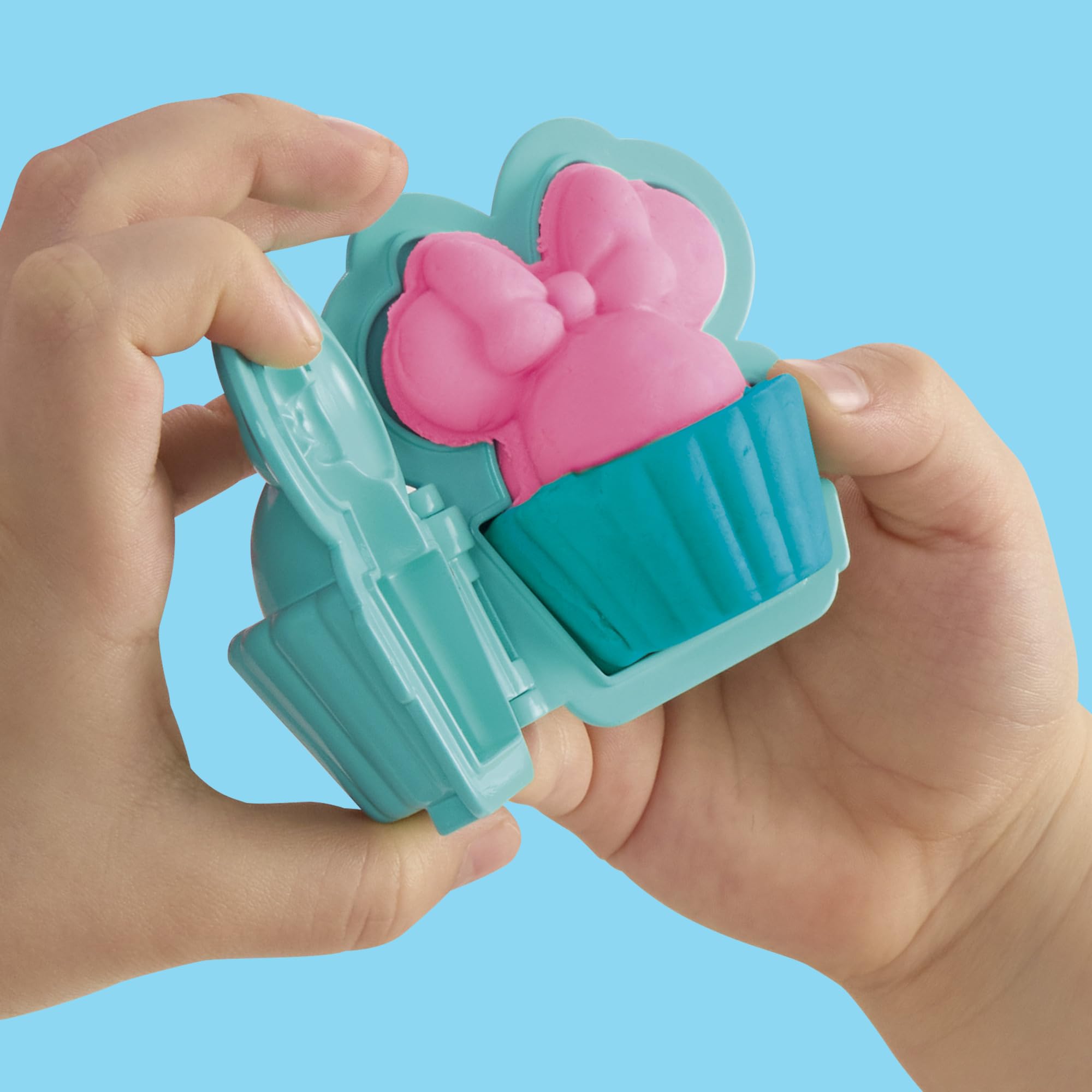 Play-Doh colorful on-the-go storage caddy for quick cleanups