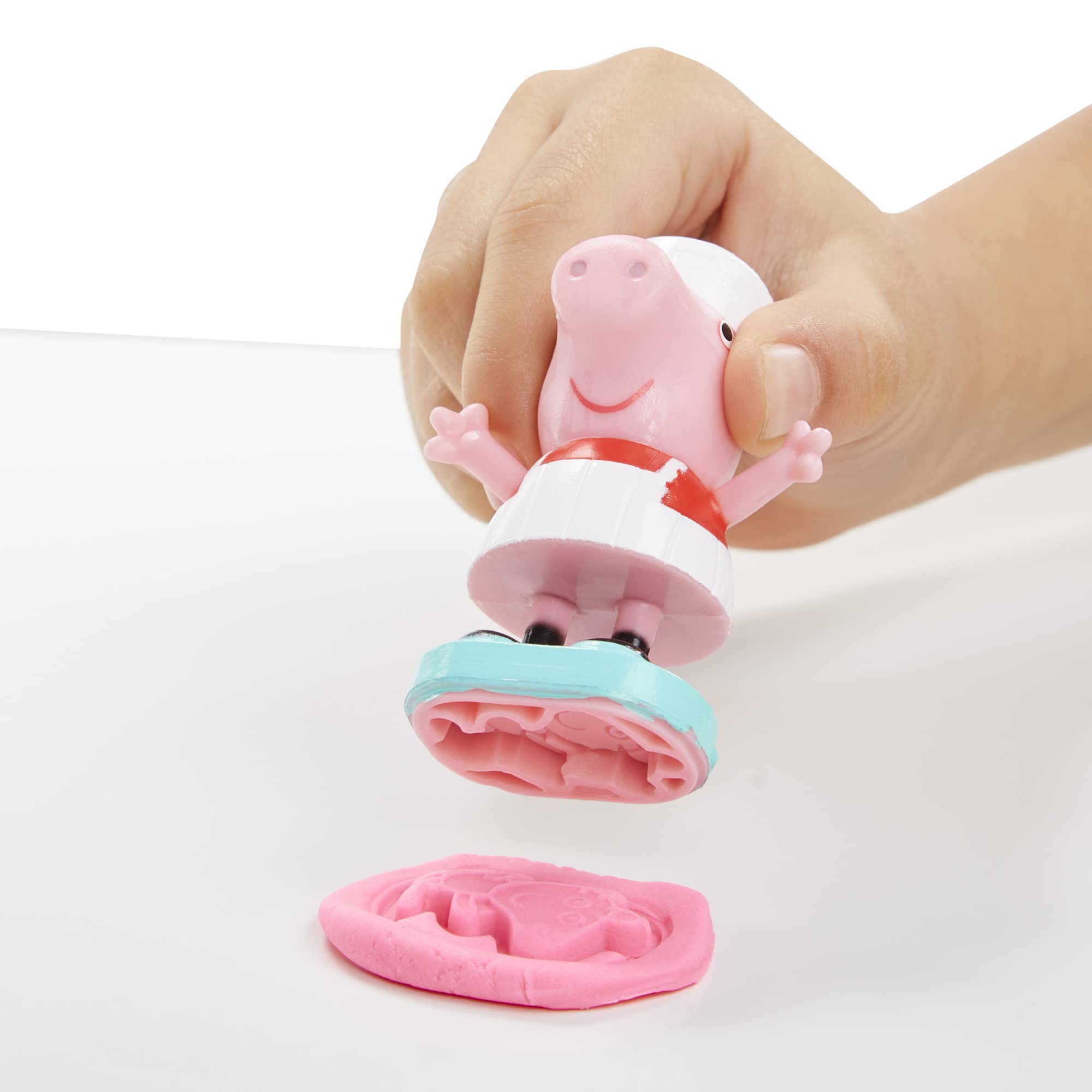 Play-Doh syrup wheels add decorative dessert designs.