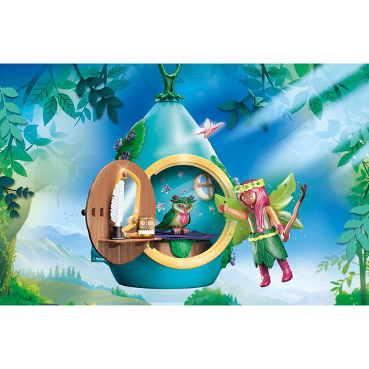 Playmobil Ayuma owl perched by the hut, cozy companion for adventures