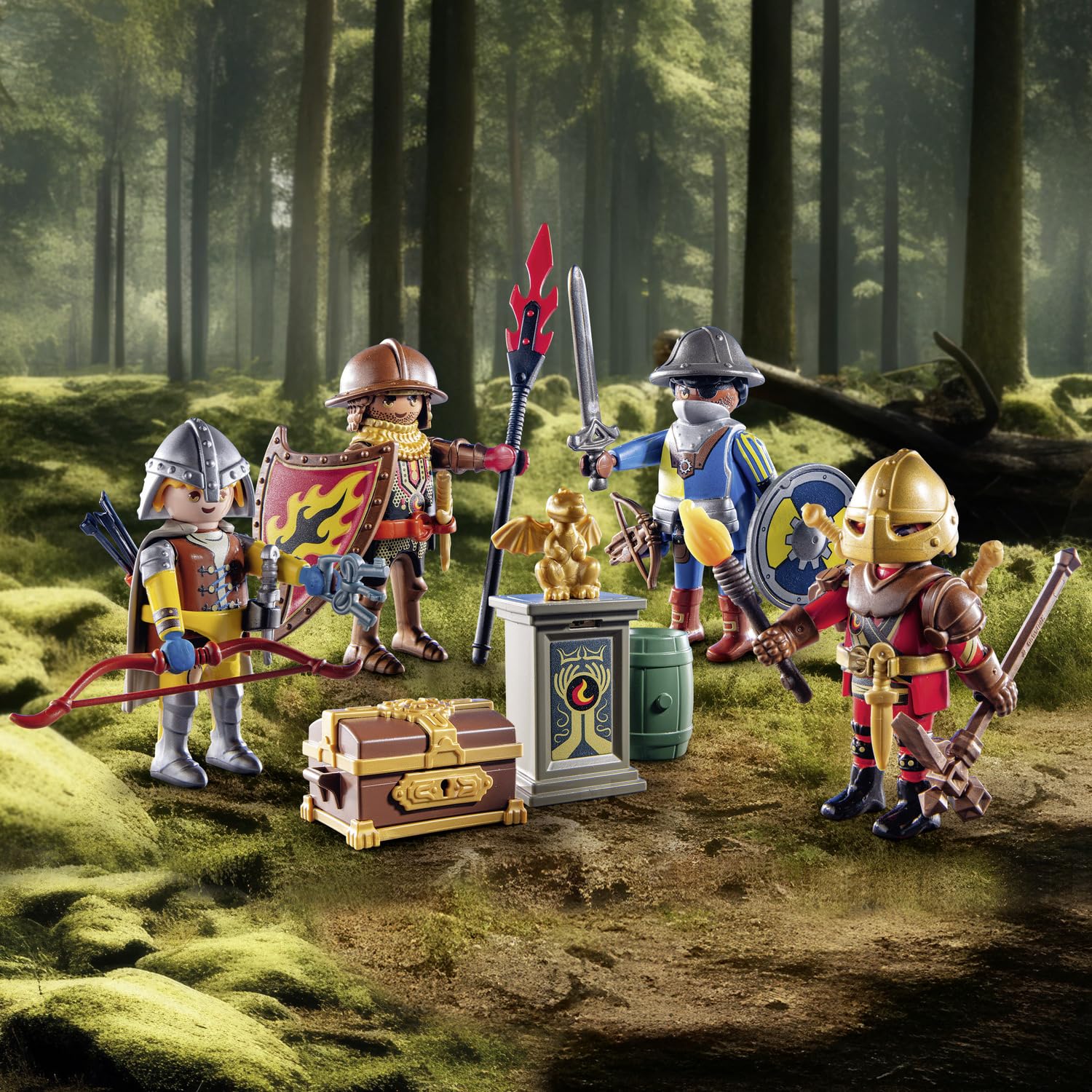 Playmobil My Figures Knights of Novelmore golden dragon statue adds a dramatic centerpiece.