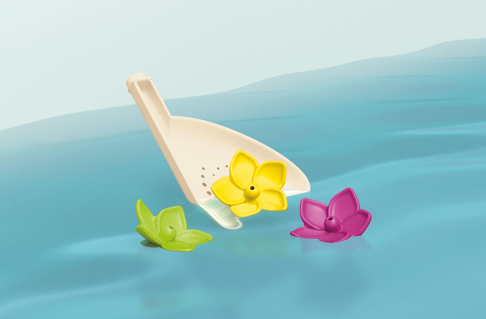 Playmobil water-squirter feature sparks interactive splash moments.