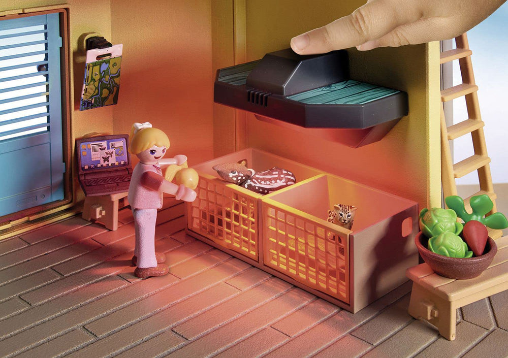 Playmobil Wiltopia medical supplies and accessories for play