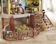 Playmobil Wiltopia pulley system to move supplies easily