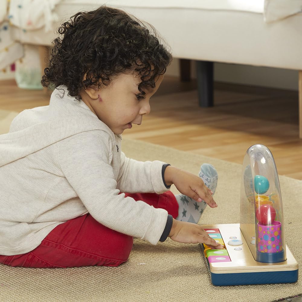 Playskool Little Wonders Pop-A-Tune durable plastic ensures safe exploration.