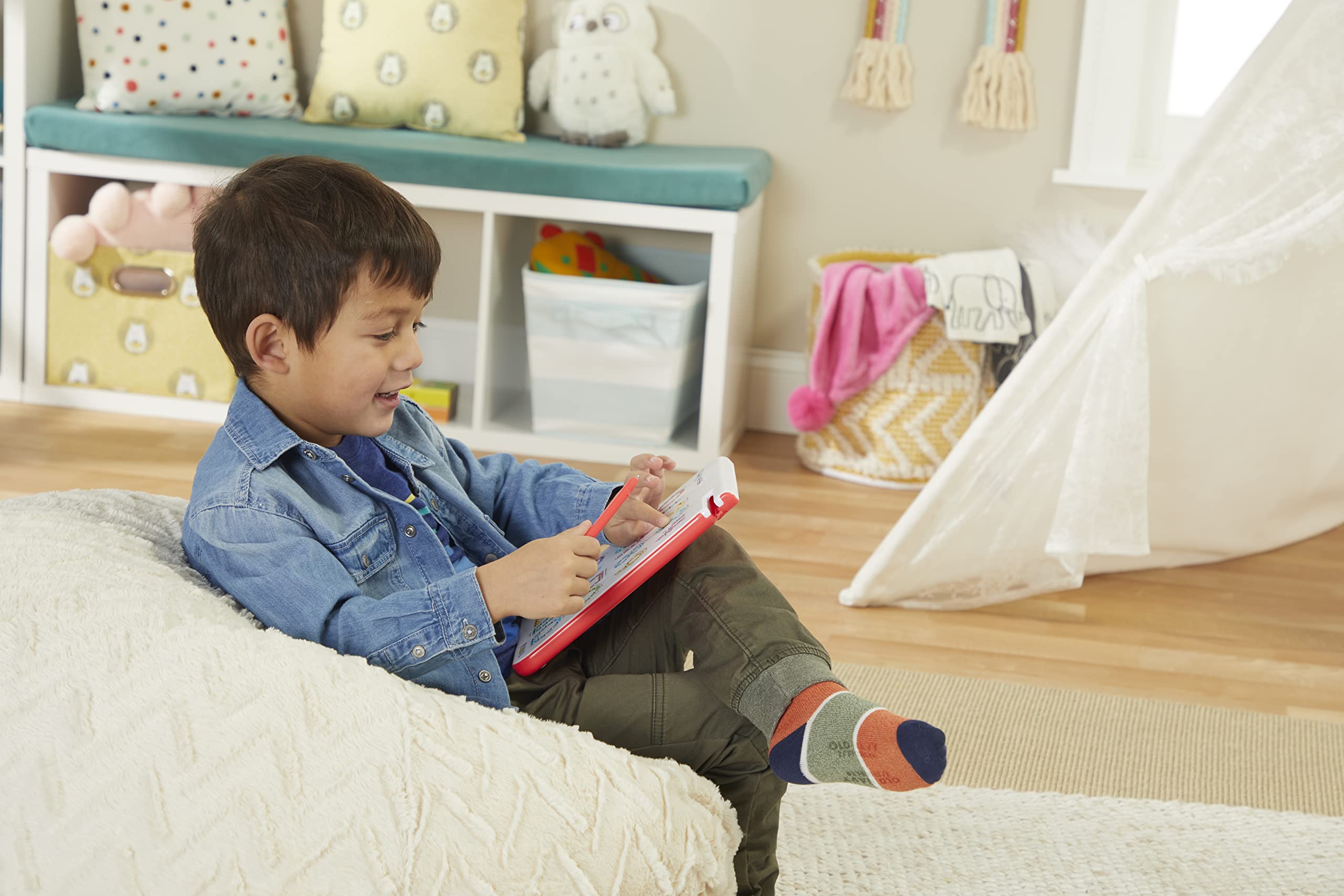 Mess-free tracing activity offers focused play and learning