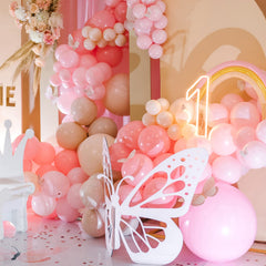 Pllieay instruction card guides decorating arches professionally.