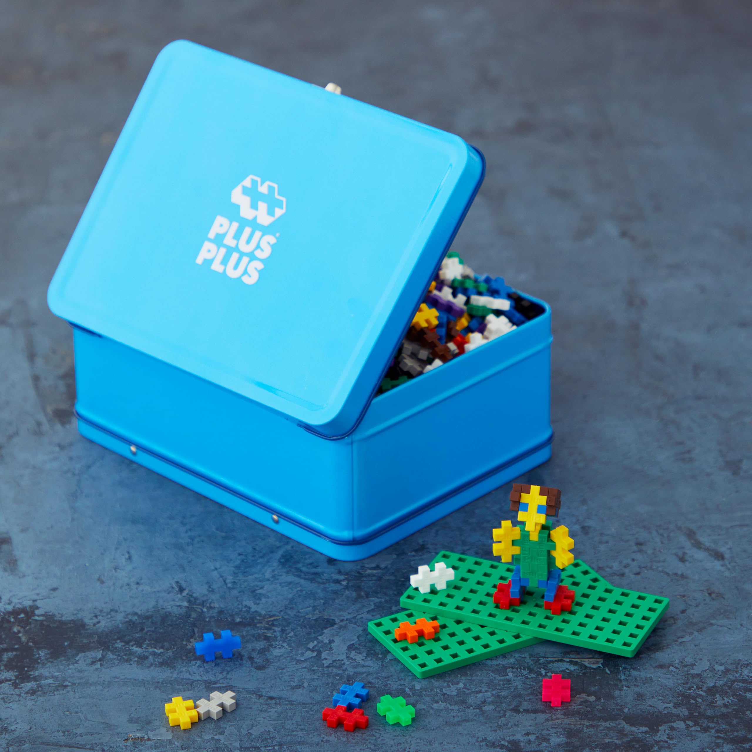 PLUS PLUS compact storage keeps play area tidy after use.