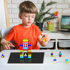 Reinforced Pokiiulk baseplates providing a sturdy foundation for complex builds.