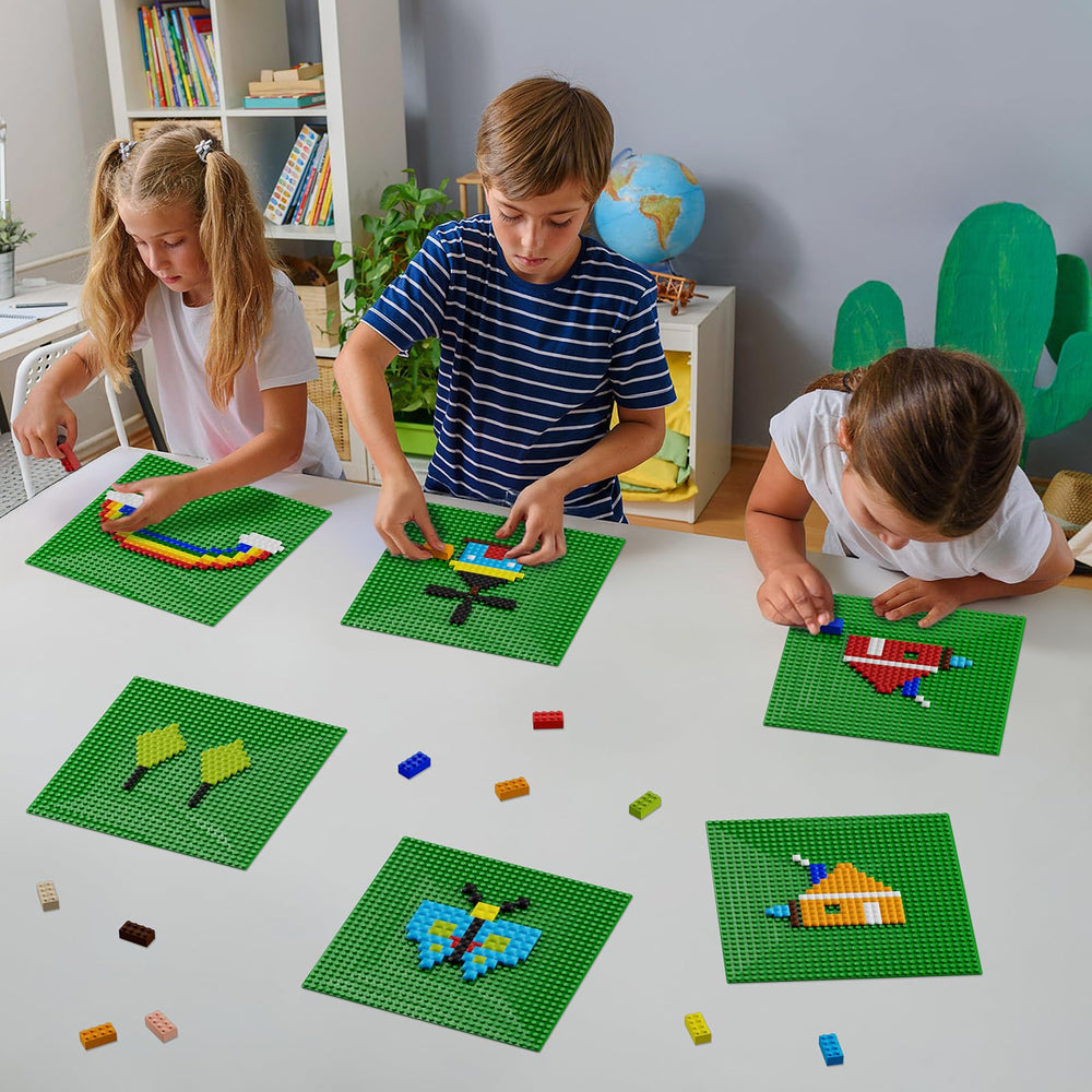 Pokiiulk two-pack baseplates help create grasslands and scenic dioramas.