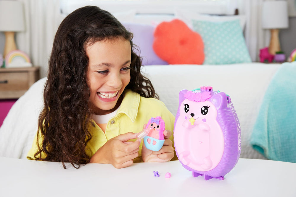 Polly Pocket baby hedgehog feeding scene enhances imaginative play.