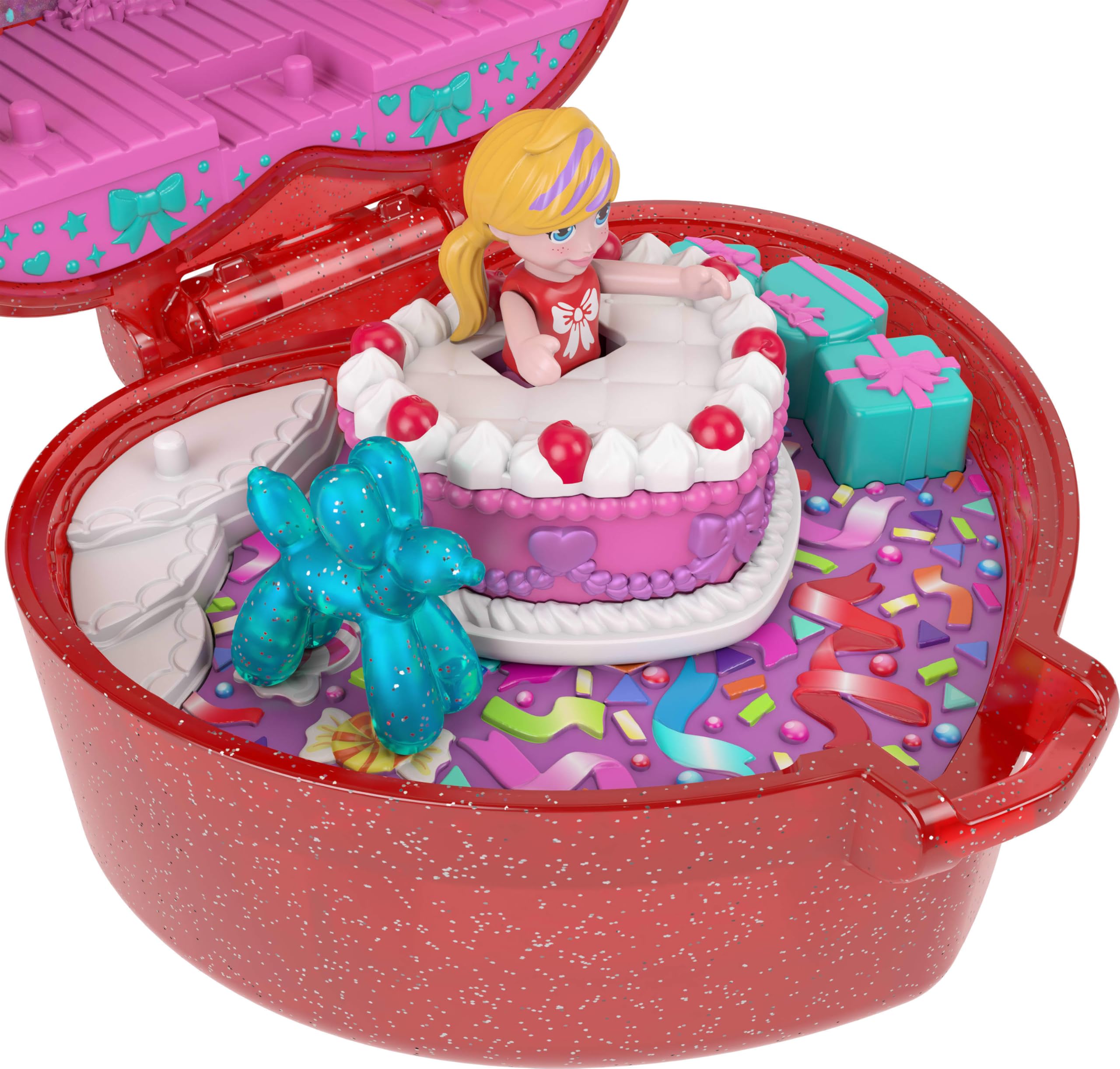 Polly Pocket cake-ring removable feature adds pretend fashion moments during playtime.