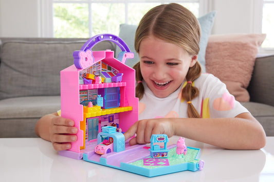 Polly Pocket Fresh Market includes two micro dolls and a vehicle for engaging role-play shopping.