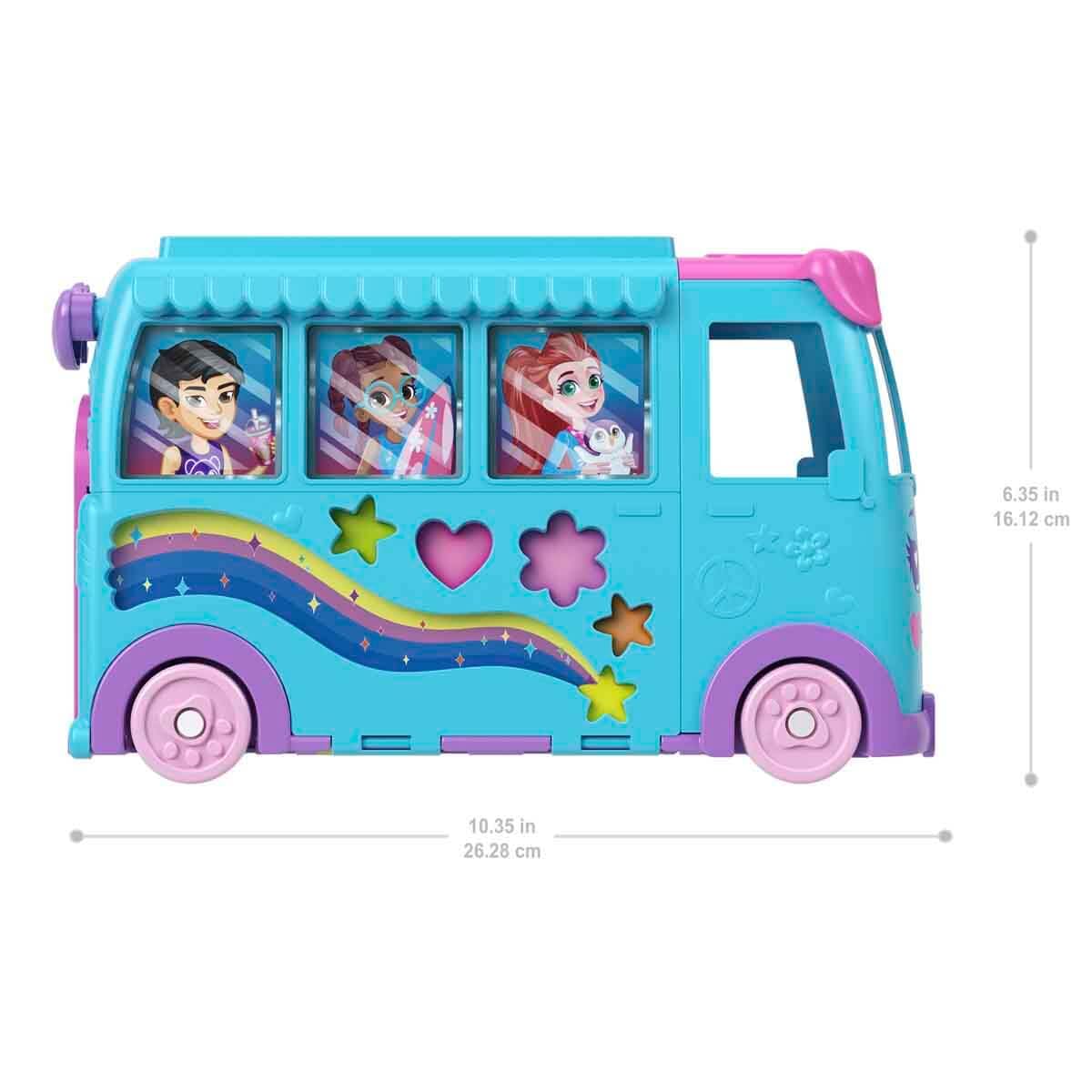 Polly Pocket micro dolls enjoy the ski lift and waves for outdoor fun.