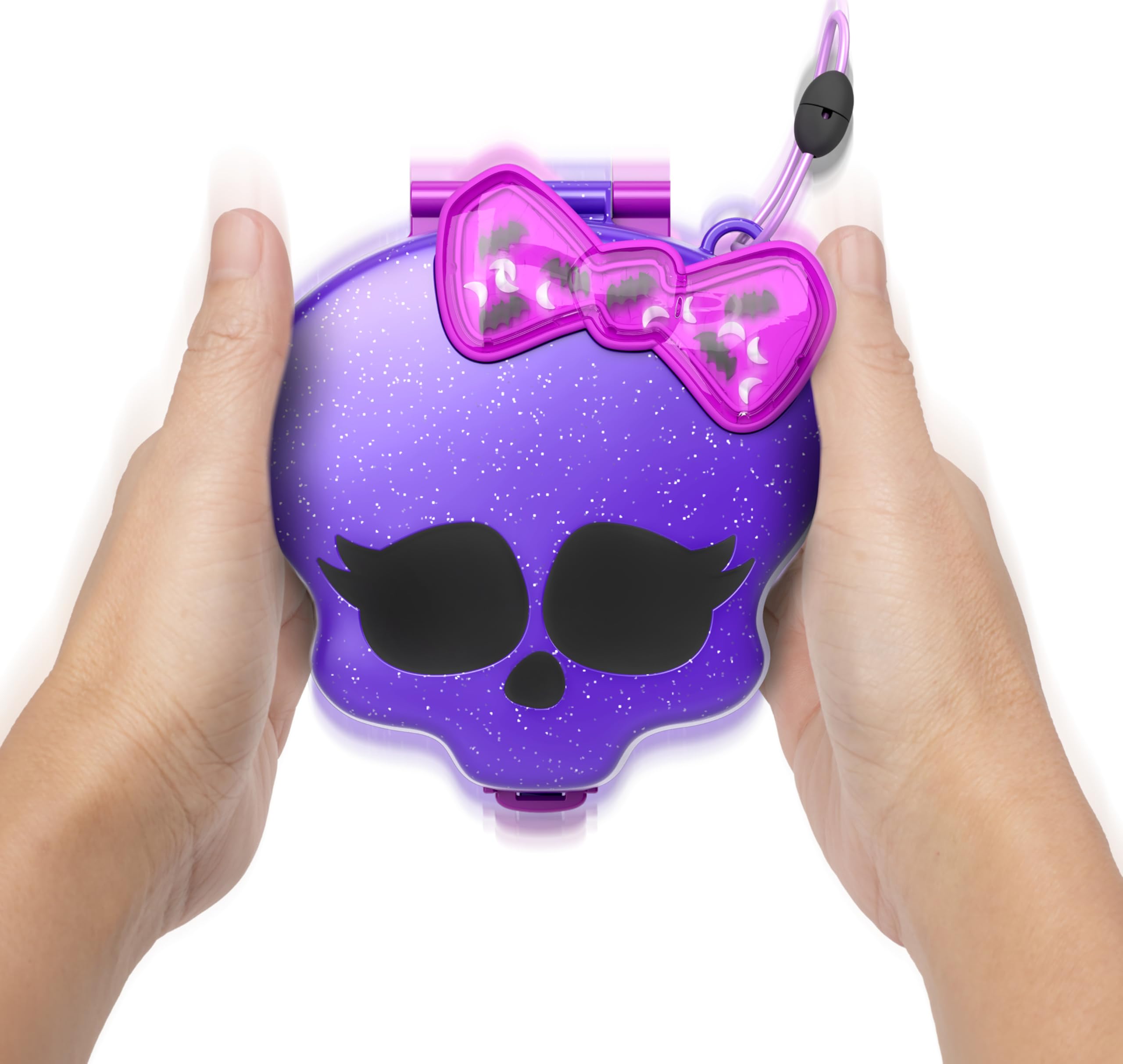 Polly Pocket Clawdeen Wolf micro-doll for stylish monster fashion.