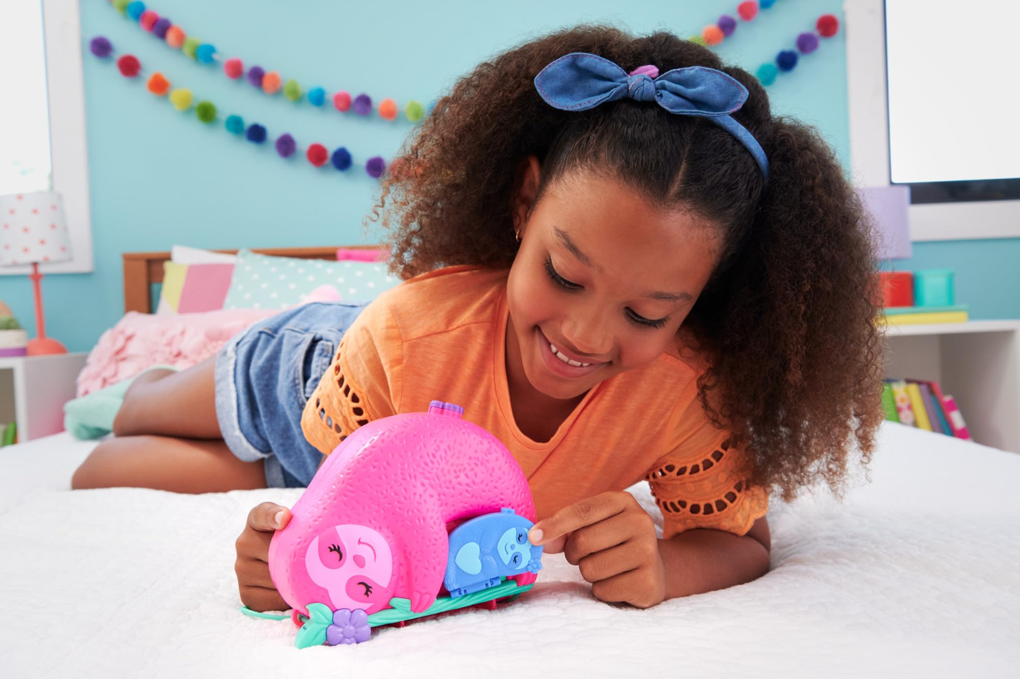 Polly Pocket Sloth 2-in-1 Purse Compact bridge reveal connects two play areas for imagination